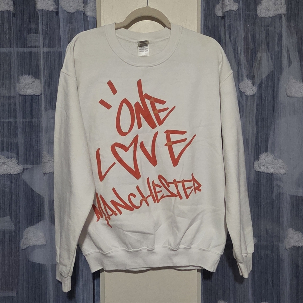 Ariana Grande One Love Manchester Sweatshirt - Picture 4 of 11